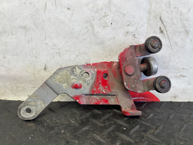 ролик раздвижной двери TOYOTA PORTE NNP10 2NZ-FE 2005-2012 левый 466298