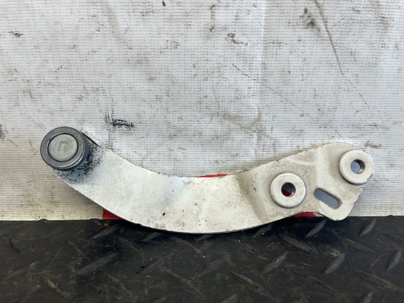 ролик раздвижной двери TOYOTA PORTE NNP10 2NZ-FE 2005-2012 левый 466387