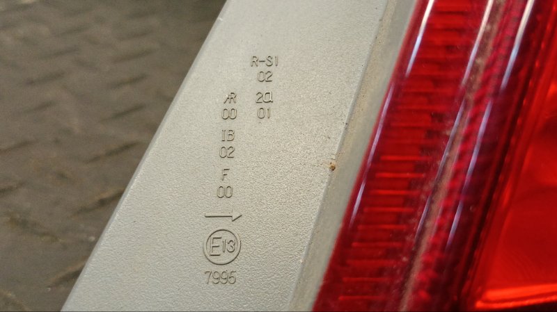 стоп-сигнал HONDA FIT GD1 L13A 2001-2004 правый 477302