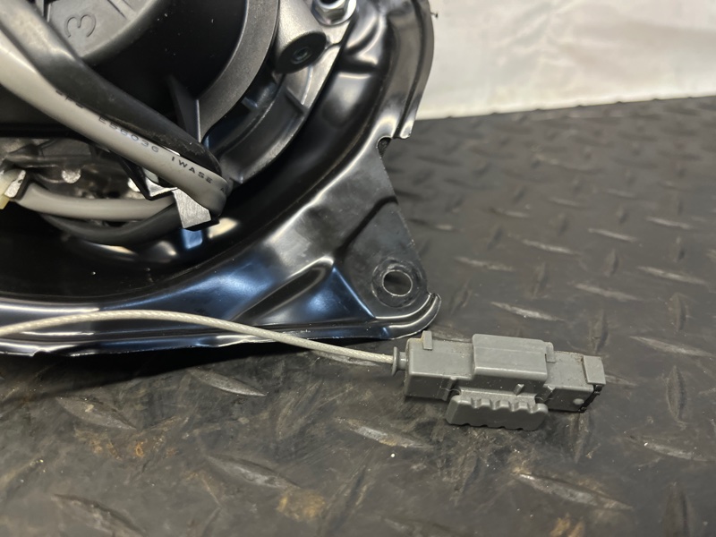 доводчик двери TOYOTA PORTE NNP10 2NZ-FE 2005-2012 левый 477910