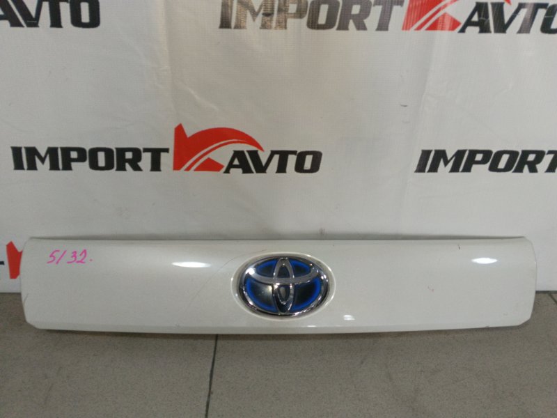 накладка крышки багажника TOYOTA PRIUS ALPHA ZVW41W 2ZR-FXE 2011-2014 479321