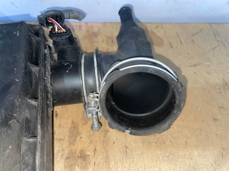 корпус воздушного фильтра TOYOTA PRIUS ZVW30 2ZR-FXE 2009-2011 485216