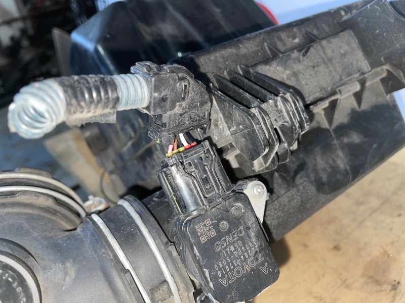 корпус воздушного фильтра TOYOTA PRIUS ZVW30 2ZR-FXE 2009-2011 485216