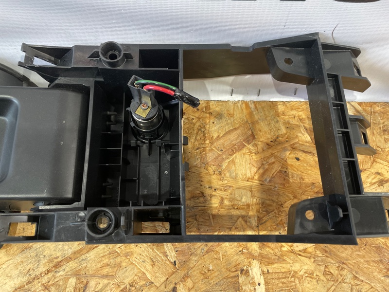 подлокотник VOLVO XC60 DZ99 B6304T2 2008-2013 486203