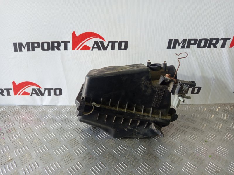 корпус воздушного фильтра TOYOTA COROLLA RUNX NZE124 1NZ-FE 2001-2002 489517