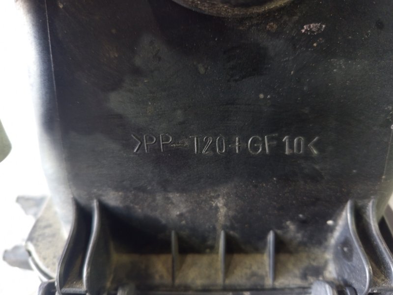 корпус воздушного фильтра TOYOTA COROLLA RUNX NZE124 1NZ-FE 2001-2002 489517