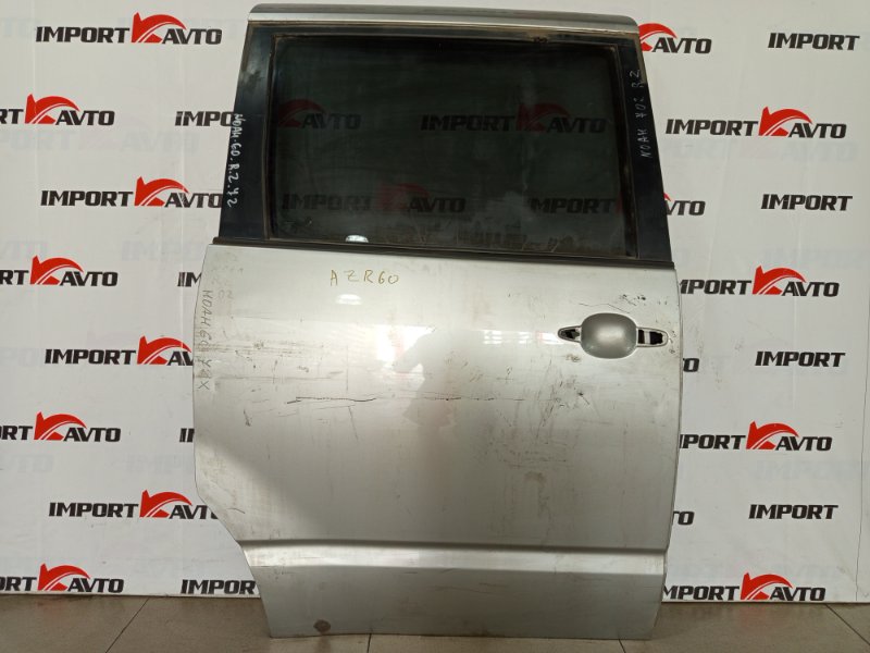 дверь TOYOTA NOAH AZR60G 1AZ-FSE 2001-2007 задний правый 493382
