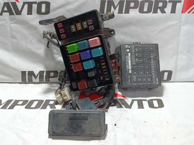 блок предохранителей TOYOTA LAND CRUISER UZJ100W 2UZ-FE 1998-2002 495793
