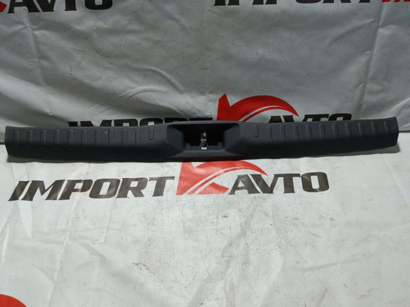 Накладка замка багажника NISSAN MARCH YK12 HR15DE 2005-2007 495950 Накладка замка багажника NISSAN MARCH YK12 HR15DE 2005-2007 495950