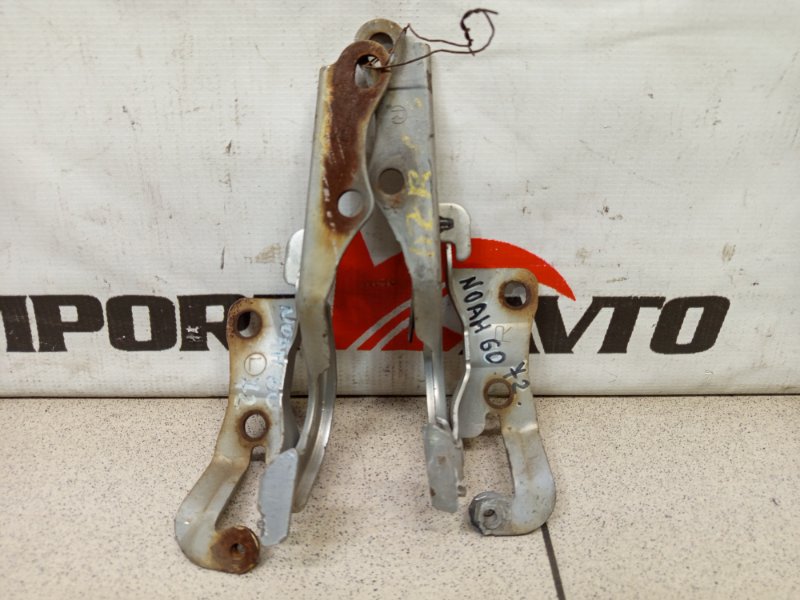 петля капота TOYOTA NOAH AZR60G 1AZ-FSE 2001-2007 497352
