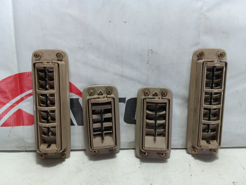 воздуховод салона TOYOTA LAND CRUISER UZJ100W 2UZ-FE 1998-2002 497537