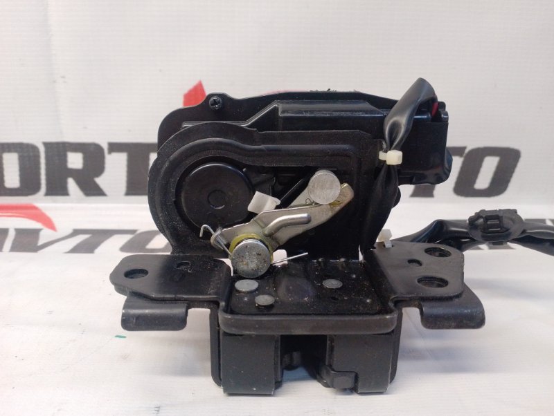 замок багажника TOYOTA PRIUS ZVW30 2ZR-FXE 2009-2011 501744
