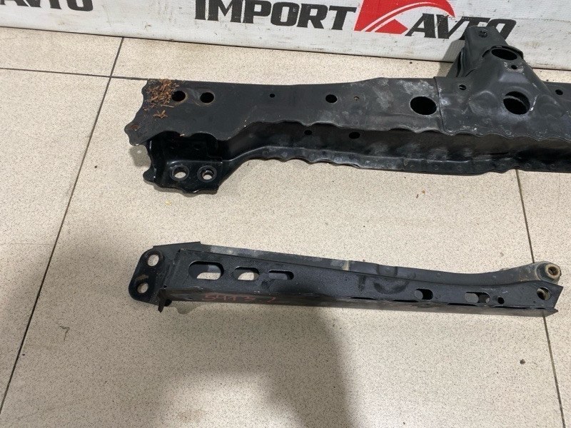 балка TOYOTA PRIUS ZVW30 2ZR-FXE 2009-2011 передний 506771