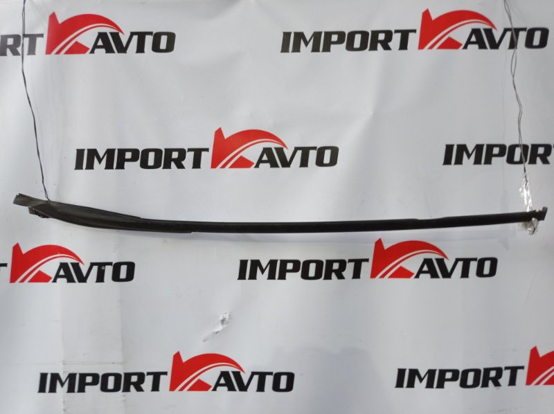 Молдинг лобового стекла NISSAN TINO V10 QG18DE 1998-2003 левый 524571