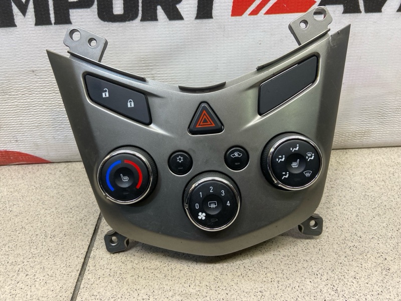 Блок управления климат-контролем CHEVROLET AVEO T300 F16D4 2011-2015 530282