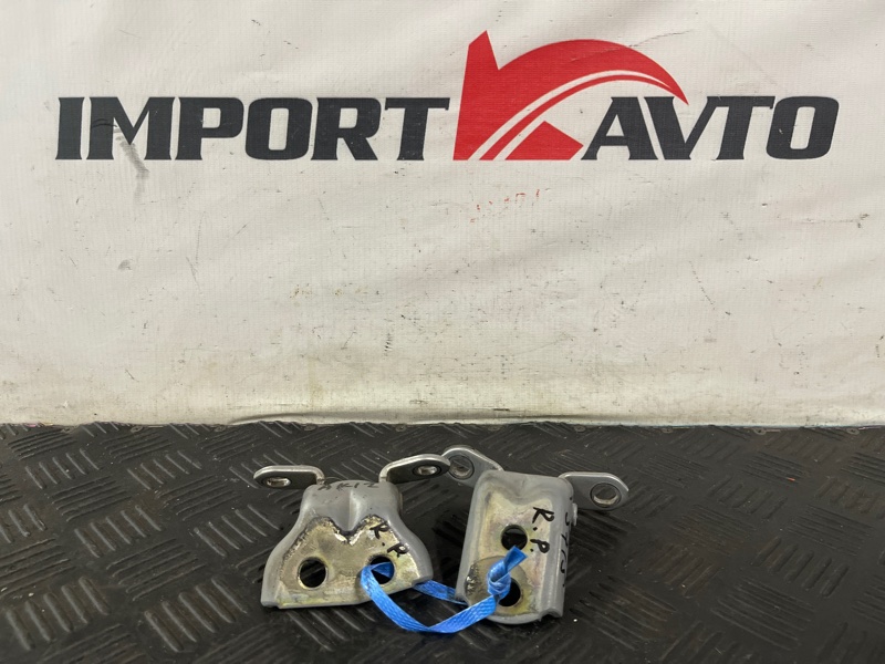 Петля двери NISSAN MARCH AK12 CR12DE 2002-2005 передний правый 541331