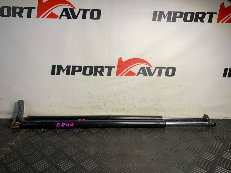 Амортизатор задней двери MITSUBISHI DELICA PE8W 4M40T 1994-1997 546842