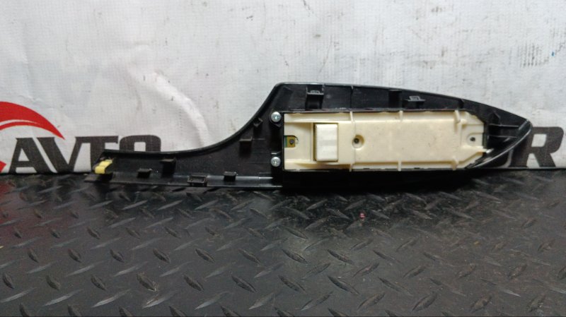 Блок управления стеклоподъемниками TOYOTA COROLLA FIELDER NZE144G 1NZ-FE 2008-2012 передний правый 599857