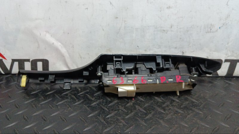 Блок управления стеклоподъемниками TOYOTA COROLLA FIELDER NZE144G 1NZ-FE 2008-2012 передний правый 599857