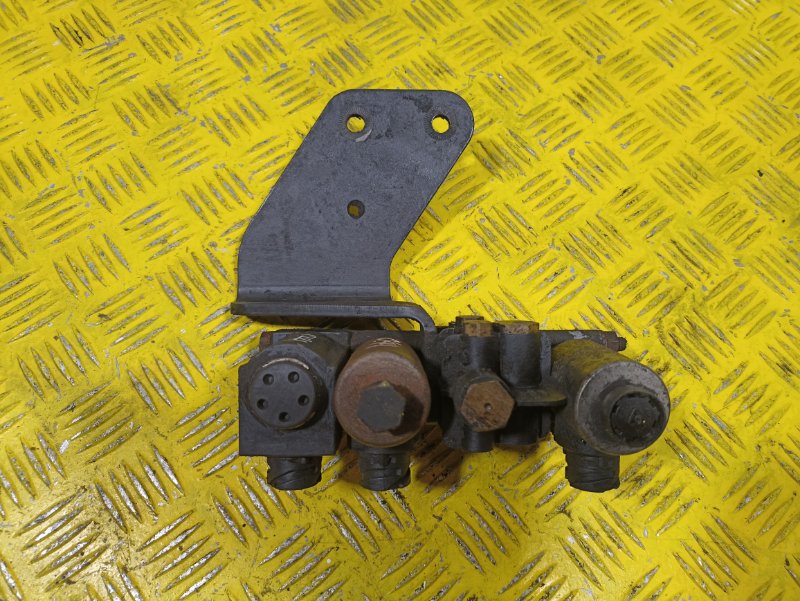 Распределитель MAN TGS 2010 (б/у) Распределитель MAN TGS 2010 (б/у)