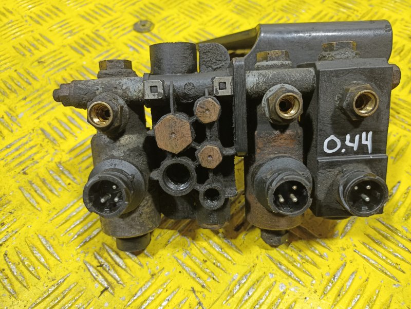 Распределитель MAN TGS 2010 (б/у) Распределитель MAN TGS 2010 (б/у)