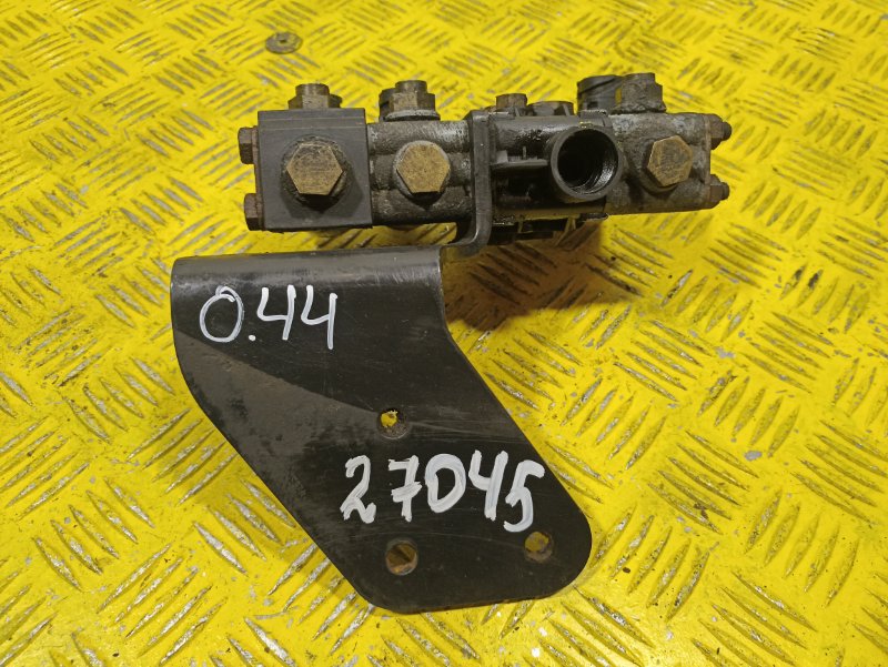 Распределитель MAN TGS 2010 (б/у) Распределитель MAN TGS 2010 (б/у)