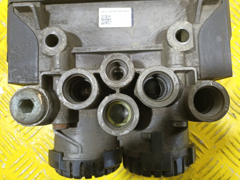 Модулятор EBS MAN TGS 2010 (б/у) Модулятор EBS MAN TGS 2010 (б/у)