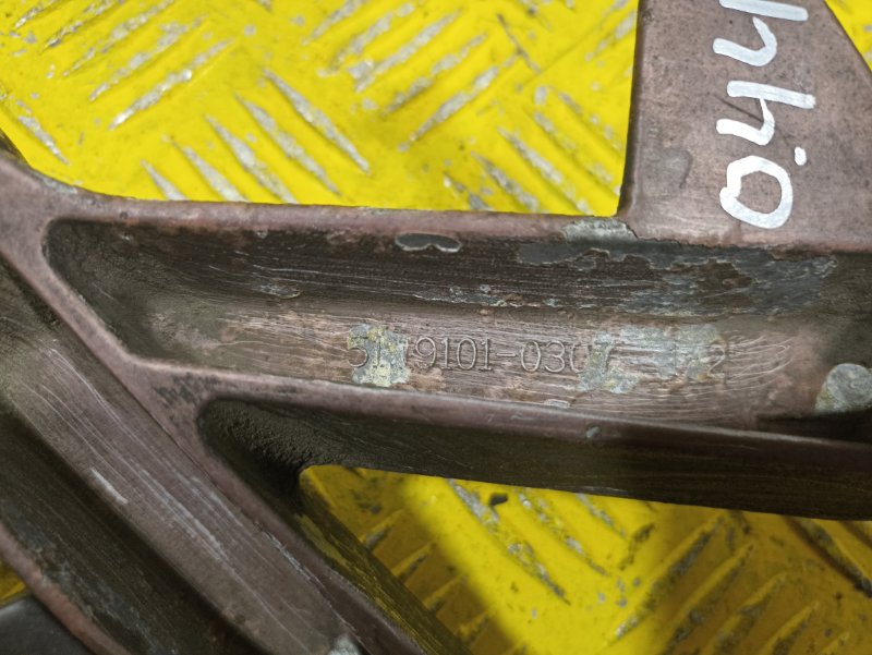 Кронштейн генератора MAN TGS 2010 (б/у) Кронштейн генератора MAN TGS 2010 (б/у)