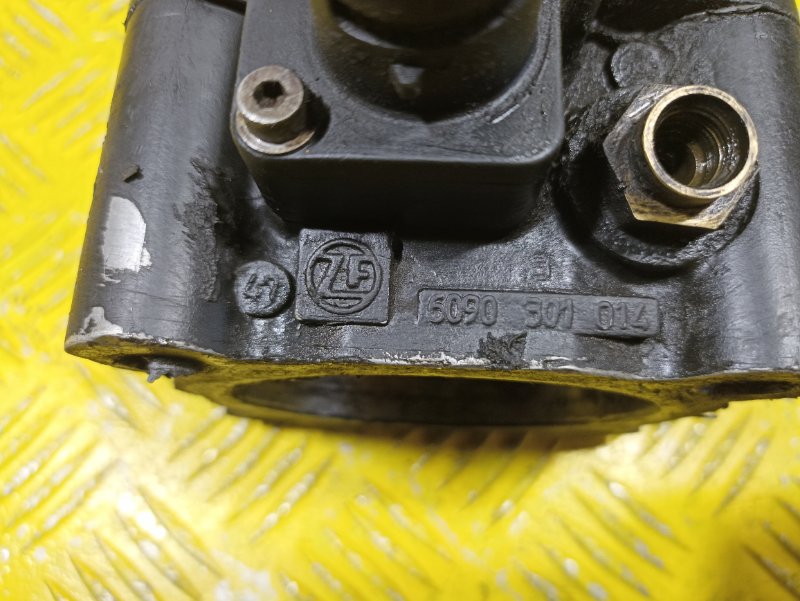 Коробка отбора мощности MAN TGS 2010 (б/у) Коробка отбора мощности MAN TGS 2010 (б/у)