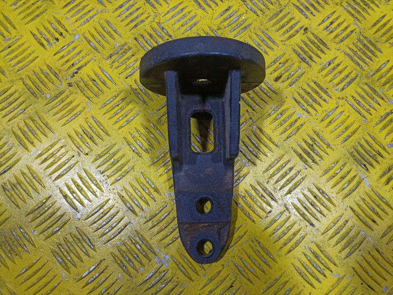 Отбойник рессоры MAN TGS 2010 правый (б/у) Отбойник рессоры MAN TGS 2010 правый (б/у)