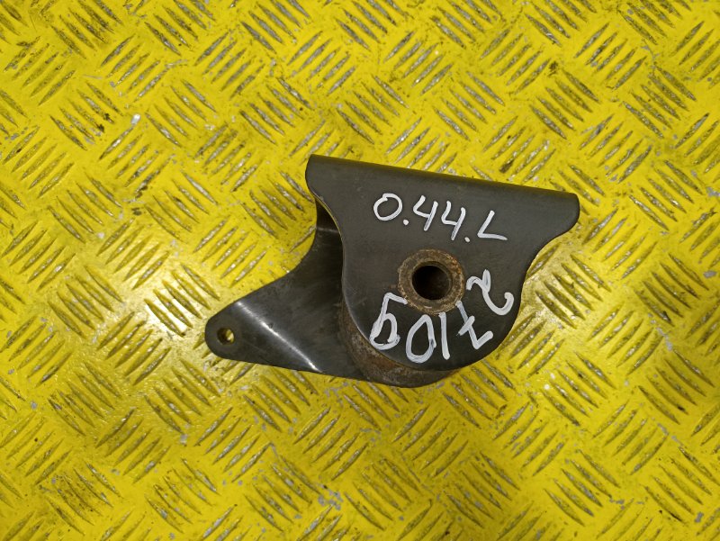 Кронштейн торсиона кабины MAN TGS 2010 левый (б/у) Кронштейн торсиона кабины MAN TGS 2010 левый (б/у)