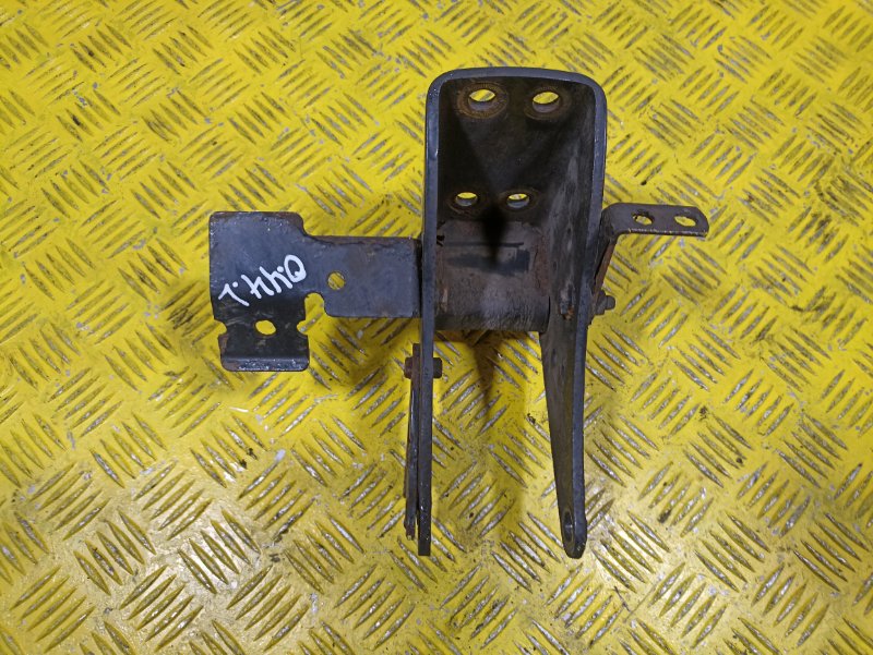 Кронштейн торсиона кабины MAN TGS 2010 (б/у) Кронштейн торсиона кабины MAN TGS 2010 (б/у)