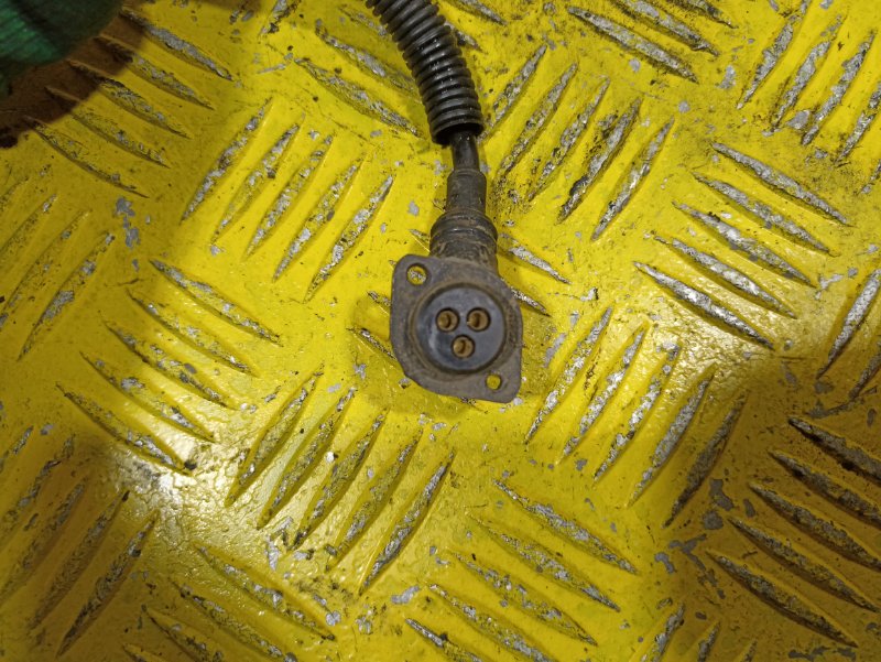 Кабель датчика износа накладок MAN TGS 2010 передний правый (б/у) Кабель датчика износа накладок MAN TGS 2010 передний правый (б/у)