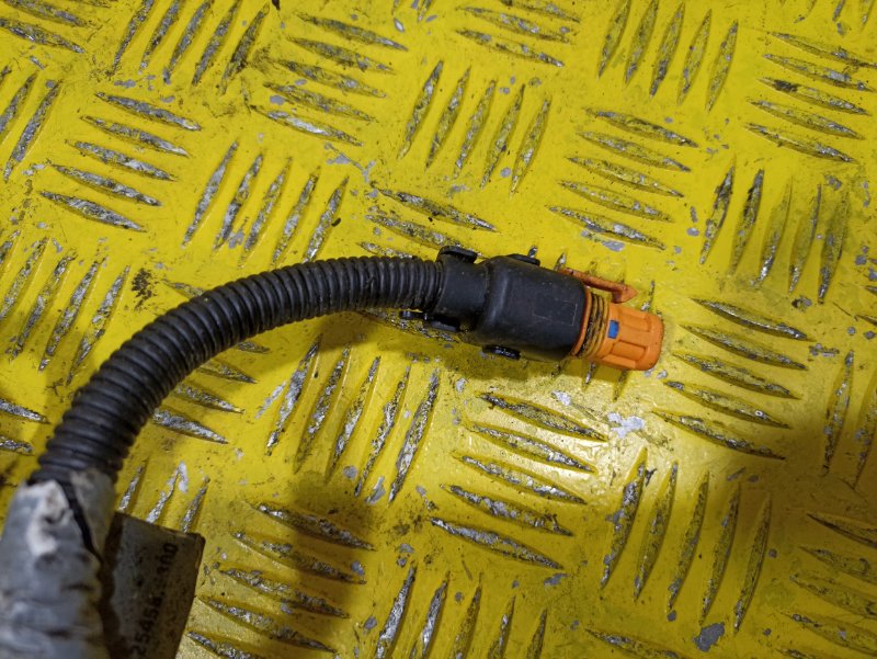 Кабель датчика износа накладок MAN TGS 2010 передний правый (б/у) Кабель датчика износа накладок MAN TGS 2010 передний правый (б/у)