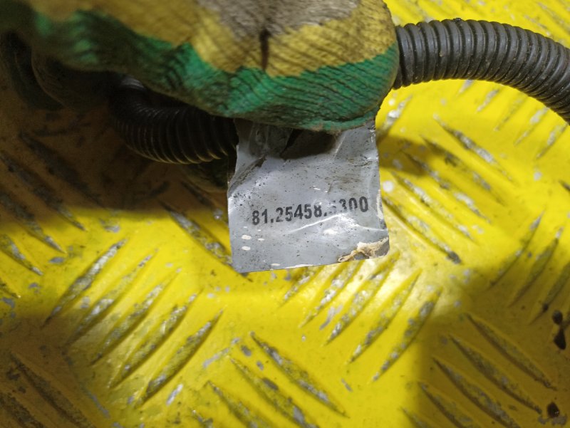 Кабель датчика износа накладок MAN TGS 2010 передний правый (б/у) Кабель датчика износа накладок MAN TGS 2010 передний правый (б/у)