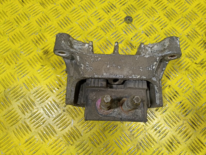 Подушка двигателя MAN TGS 2010 (б/у) Подушка двигателя MAN TGS 2010 (б/у)