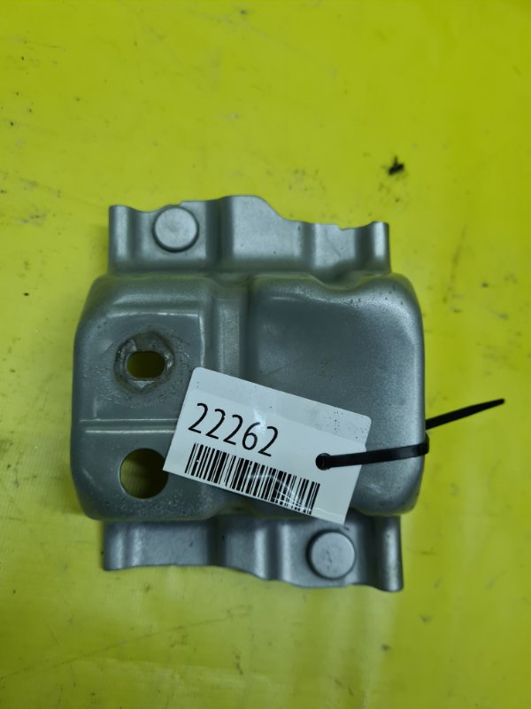 Крепление жесткости бампера Toyota Ist NCP61 1NZ-FE 2004 переднее правое