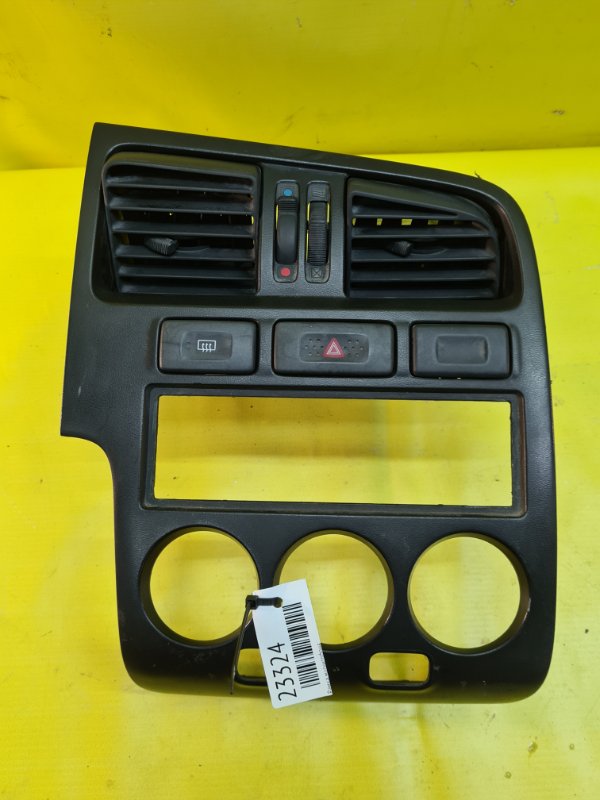 Рамка магнитофона Nissan Primera P11 GA16 1996