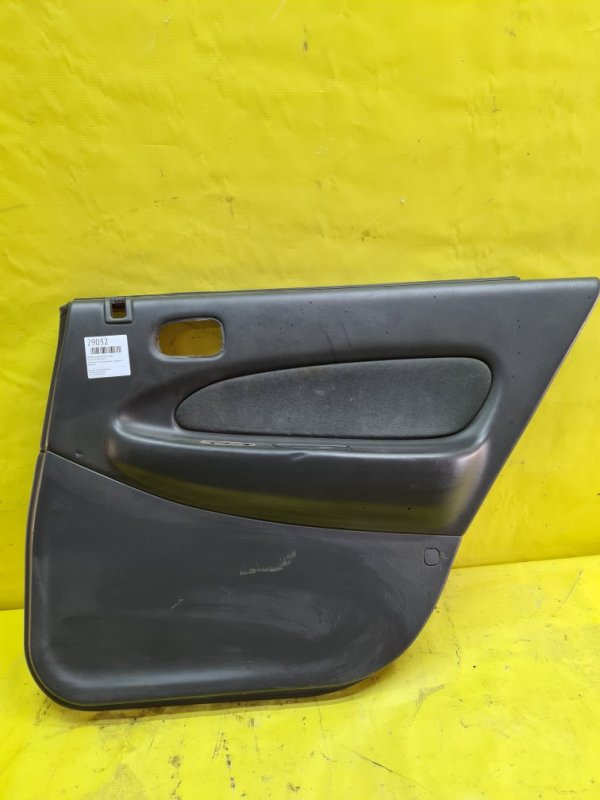 Обшивка дверей Mazda 323 B6 1997 задняя правая