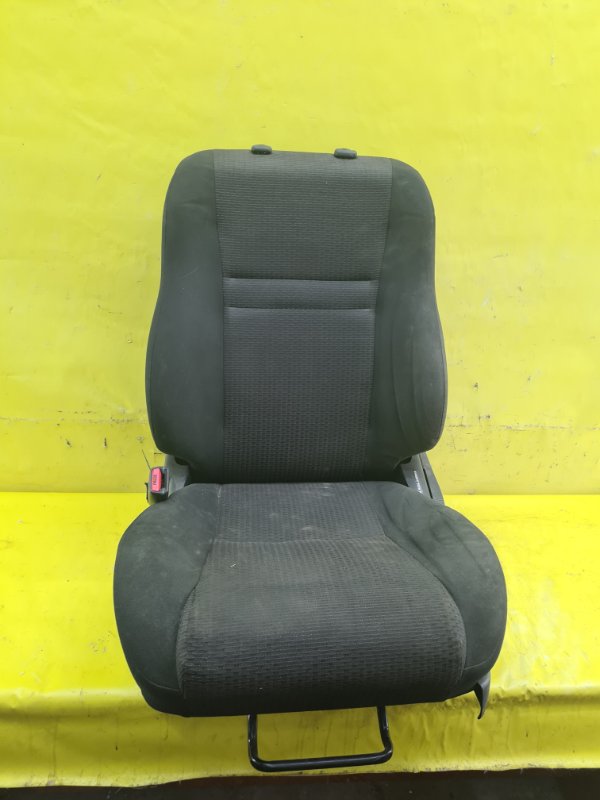 Сидение Toyota Corolla ZZE120L 3ZZFE 2006 переднее левое