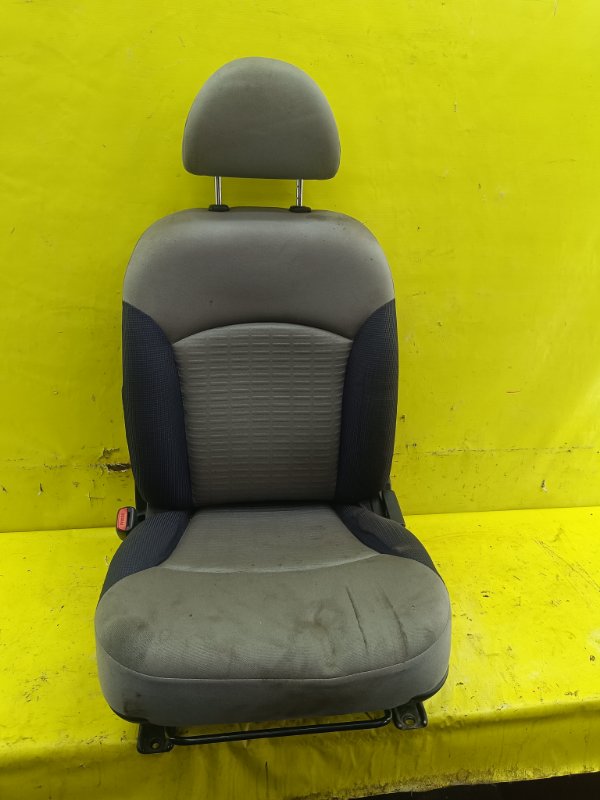 Сидение Mitsubishi Colt Z25A 4G19 2002 переднее левое