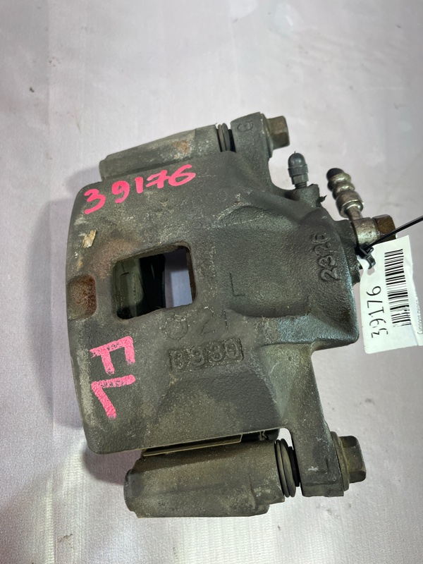 Суппорт Isuzu Bighorn UBS25GW 6VD1 1993 передний левый (б/у)