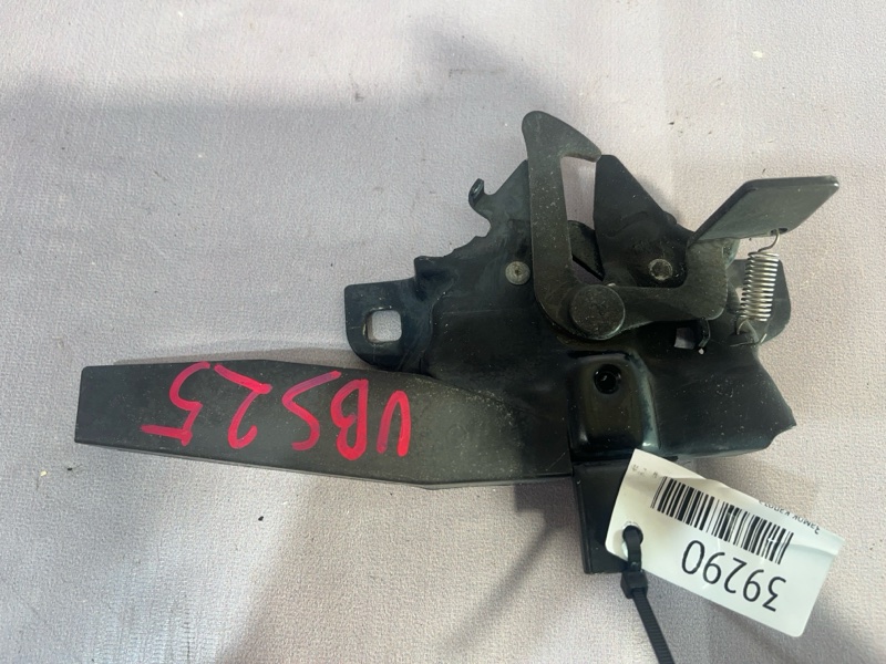 Замок капота Isuzu Bighorn UBS25GW 6VD1 1993 (б/у)