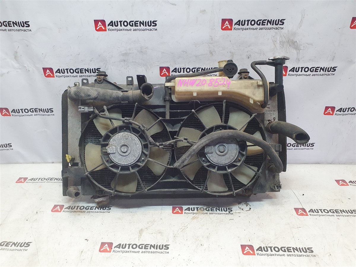 Радиатор основной для TOYOTA PRIUS NHW20 1NZ-FXE 1 ракурс Радиатор основной для TOYOTA PRIUS NHW20 1NZ-FXE 1 ракурс
