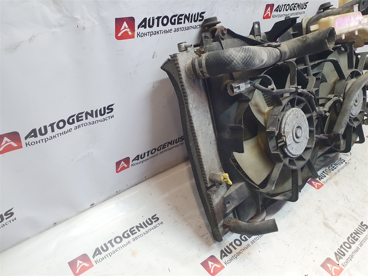 Радиатор основной для TOYOTA PRIUS NHW20 1NZ-FXE 3 ракурс Радиатор основной для TOYOTA PRIUS NHW20 1NZ-FXE 3 ракурс