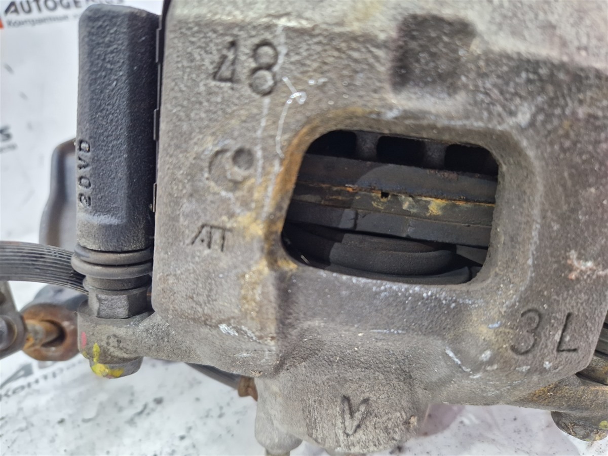 Ступица левая передняя для TOYOTA VITZ KSP130 1KR-FE 3 ракурс Ступица левая передняя для TOYOTA VITZ KSP130 1KR-FE 3 ракурс