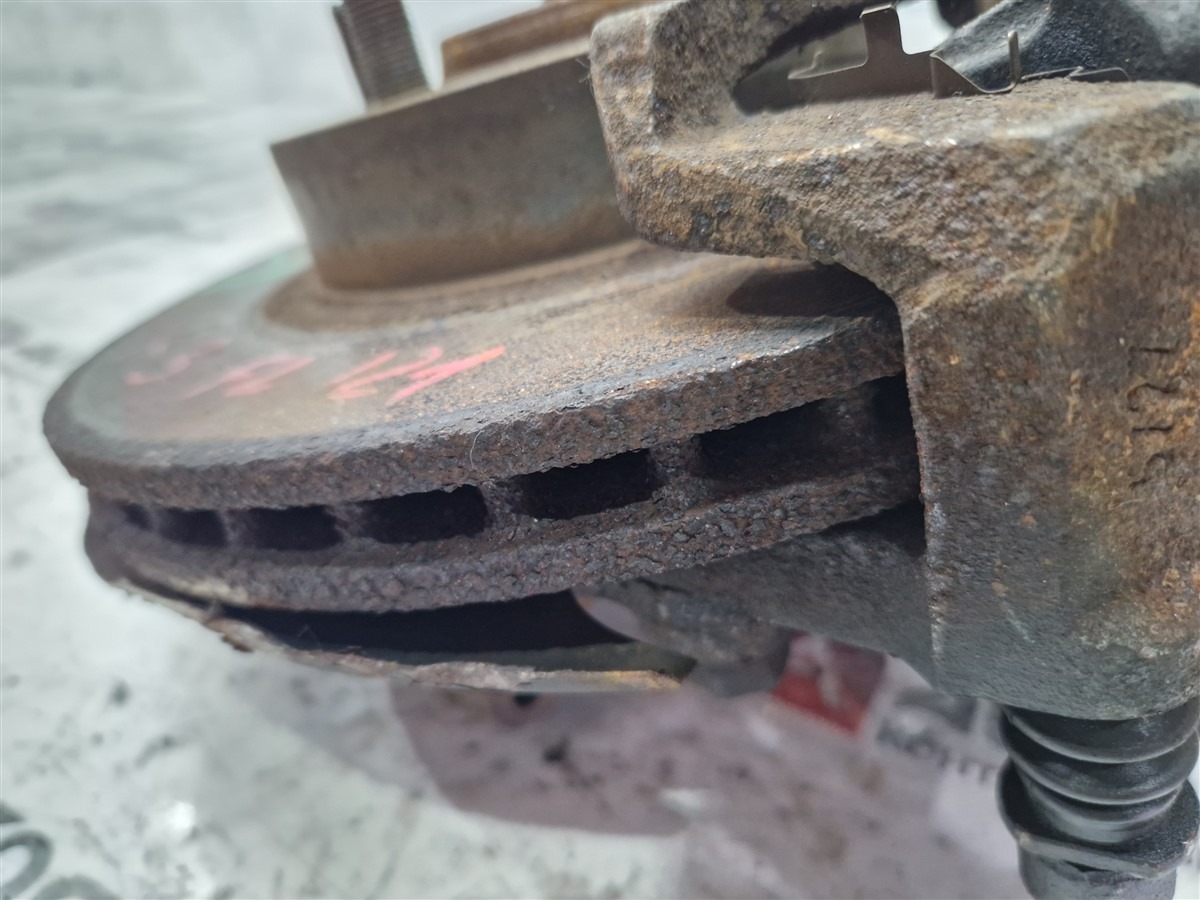 Ступица левая передняя для SUBARU IMPREZA GG3 EJ152DP8AE 2 ракурс Ступица левая передняя для SUBARU IMPREZA GG3 EJ152DP8AE 2 ракурс
