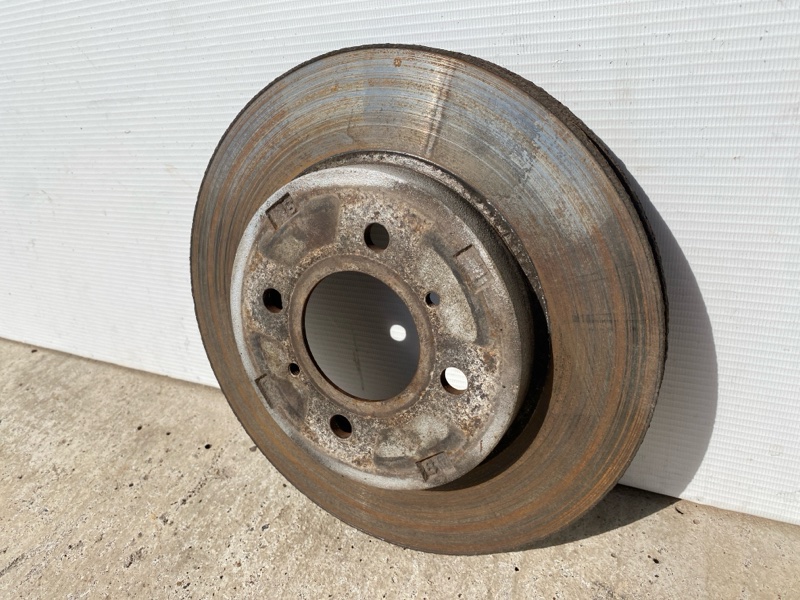 Запчасть тормозной диск передний правый Mitsubishi Lancer 2008 седан 4G13 MN116330 Б/У Тормозной диск передний правый Mitsubishi Lancer 2008 седан 4G13 MN116330 Б/У