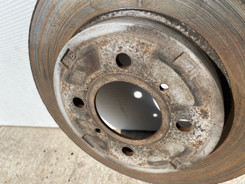 Тормозной диск передний правый Mitsubishi Lancer седан 4G13 Тормозной диск передний правый Mitsubishi Lancer седан 4G13