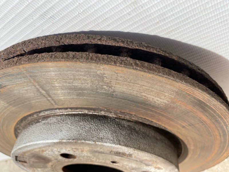 Тормозной диск передний правый Lancer 2008 седан 4G13 Тормозной диск передний правый Lancer 2008 седан 4G13